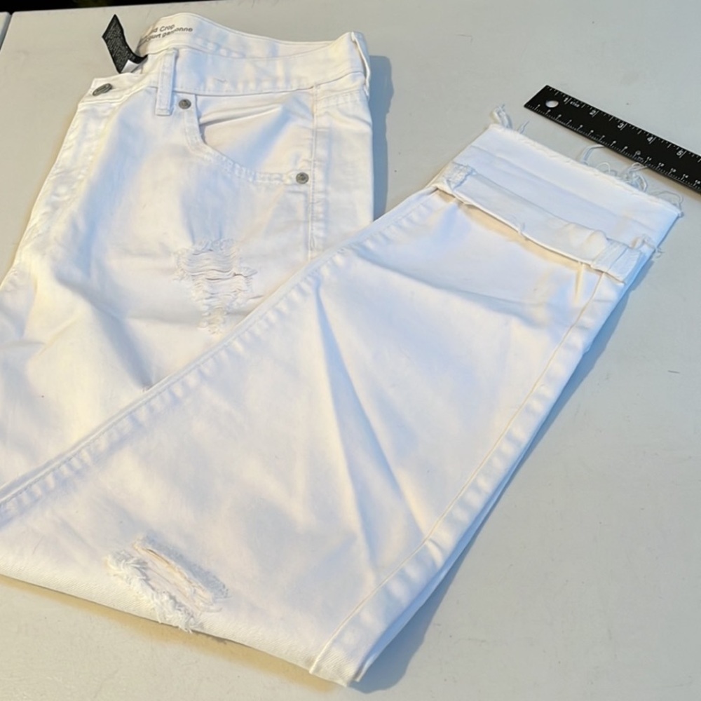 Mossimo Supply & Co. Size 10 white high rise boyfriend crop distressed